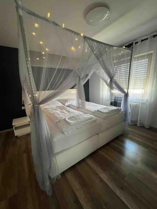 Ferienwohnung Outletcity Metzingen 梅青根 外观 照片